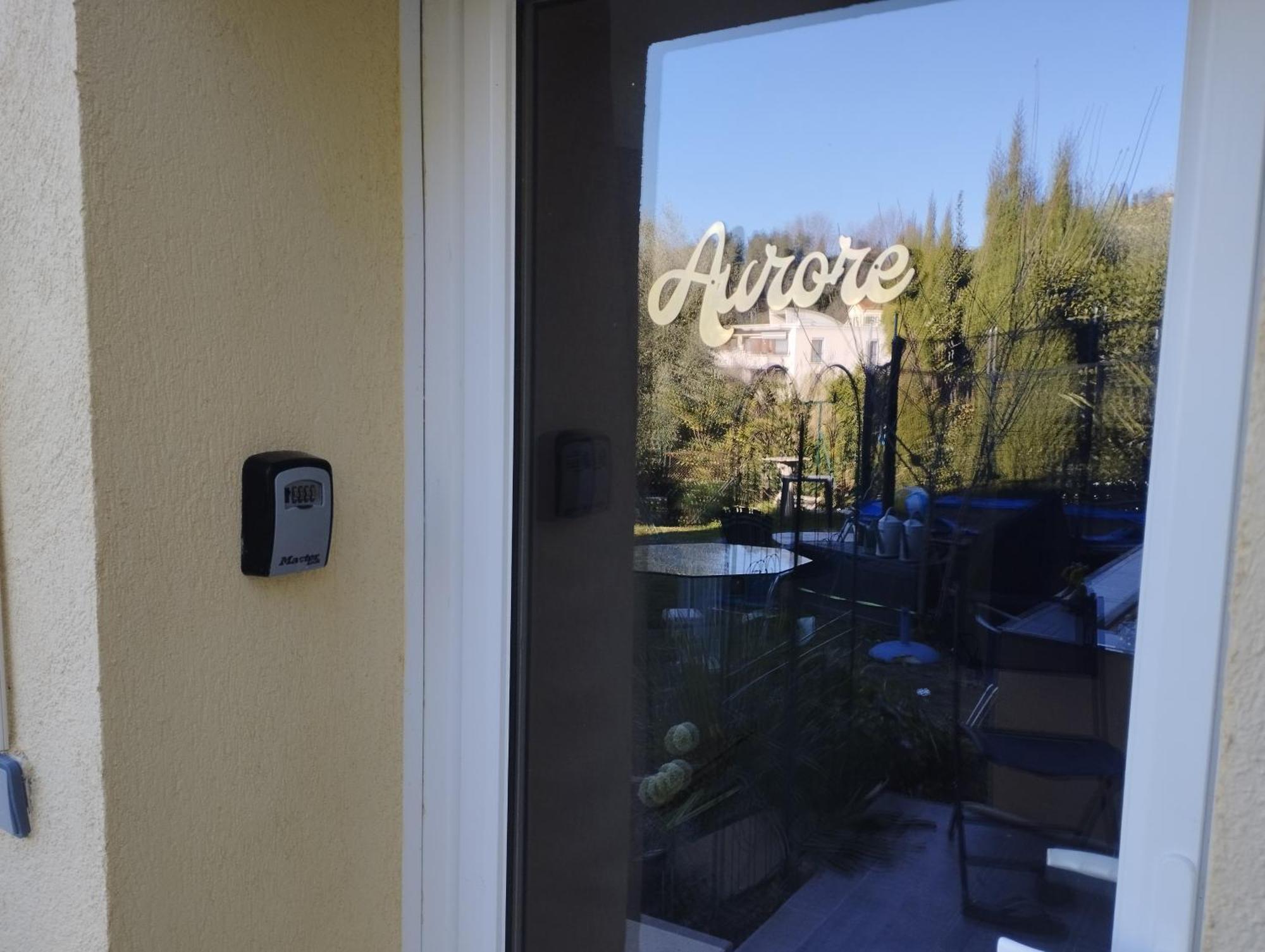 Appartement Aurore En Rez De Jardin Avec Parking Gratuit Vence Eksteriør billede